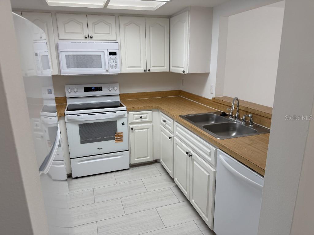 Image 7 of 15 For 926 Sunridge Drive F1