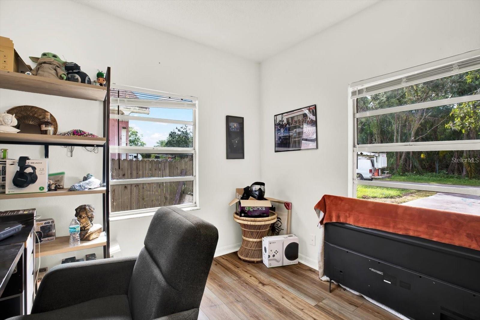 Listing photo id 11 for 7311 Ardenwood Street