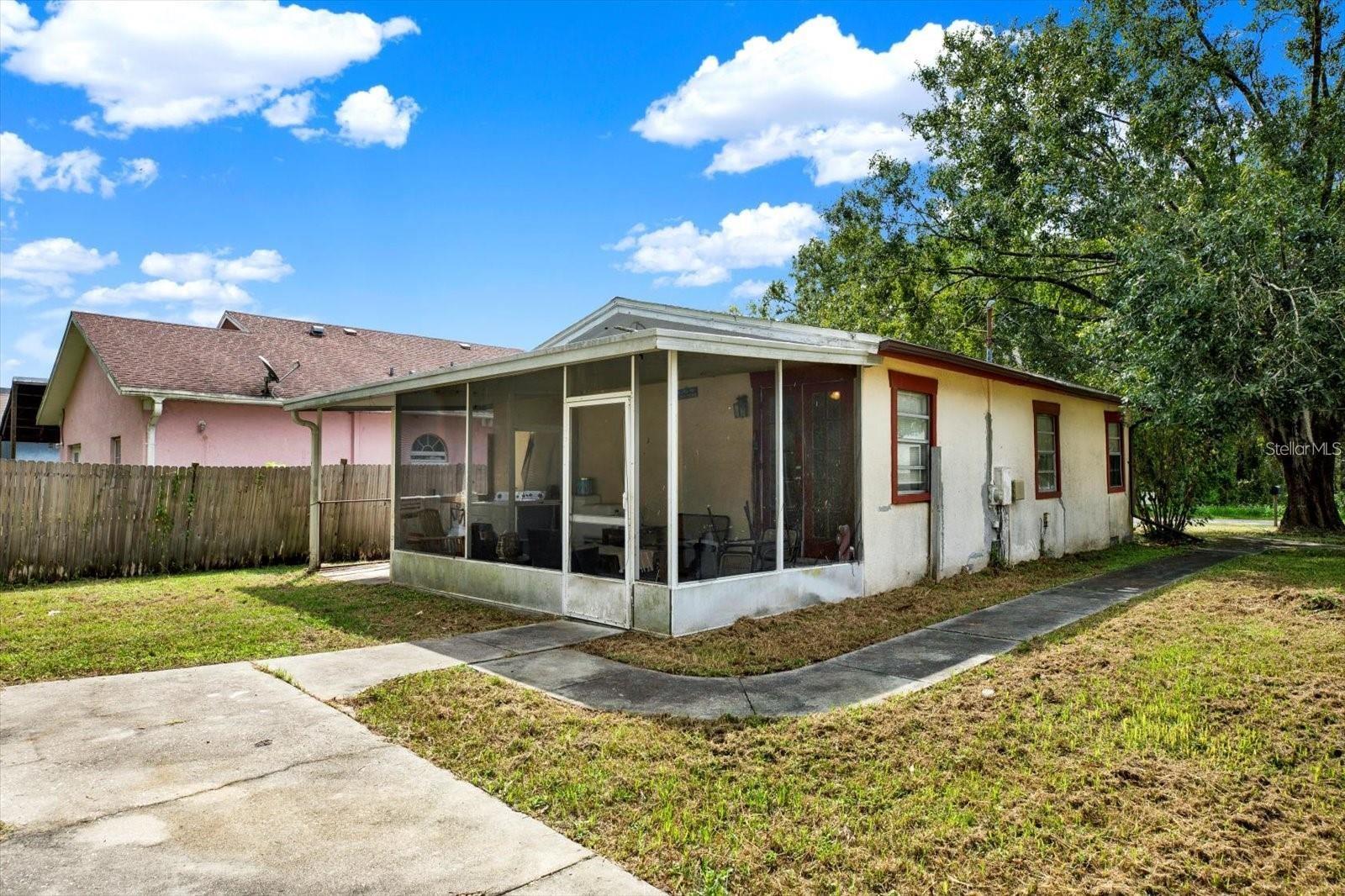 Listing photo id 16 for 7311 Ardenwood Street