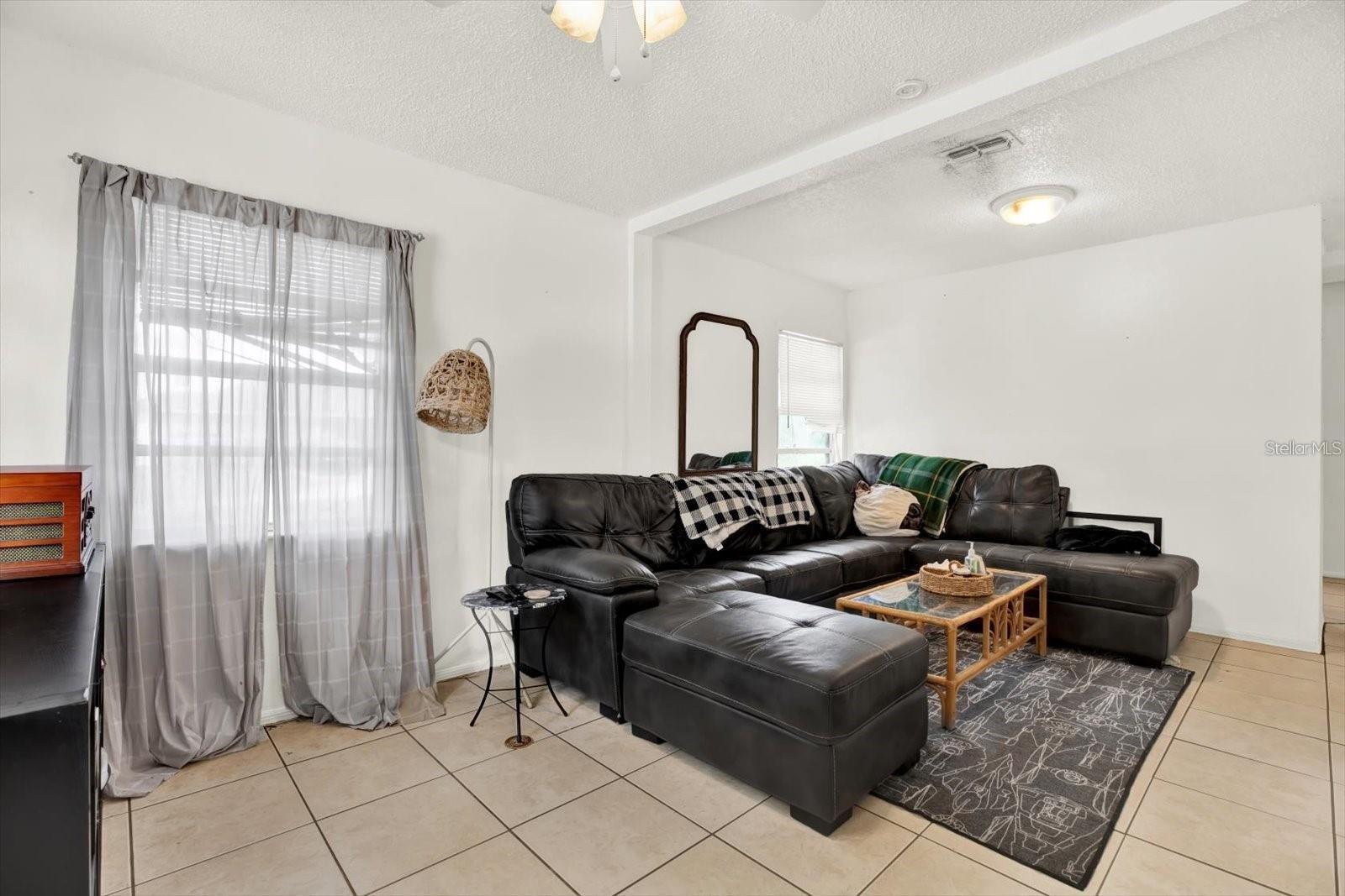 Listing photo id 2 for 7311 Ardenwood Street