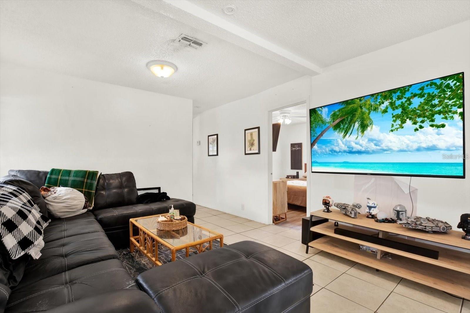 Listing photo id 3 for 7311 Ardenwood Street