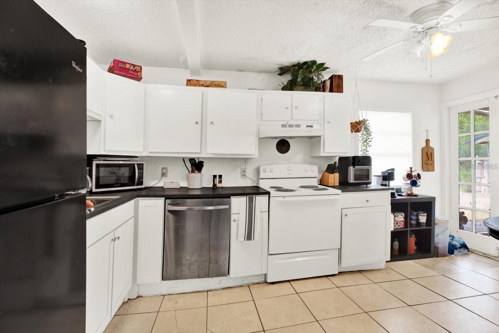 Listing photo id 4 for 7311 Ardenwood Street