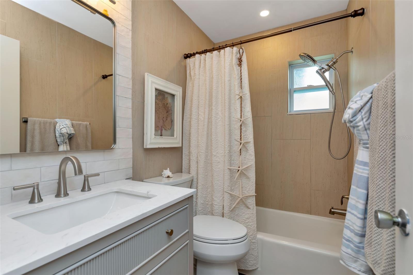 Listing photo id 10 for 842 53rd Terrace N