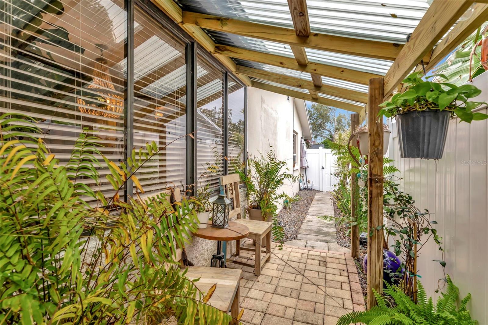 Listing photo id 20 for 842 53rd Terrace N