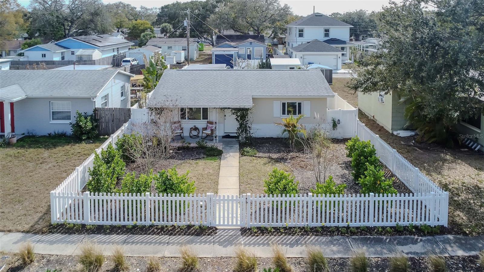 Listing photo id 24 for 842 53rd Terrace N