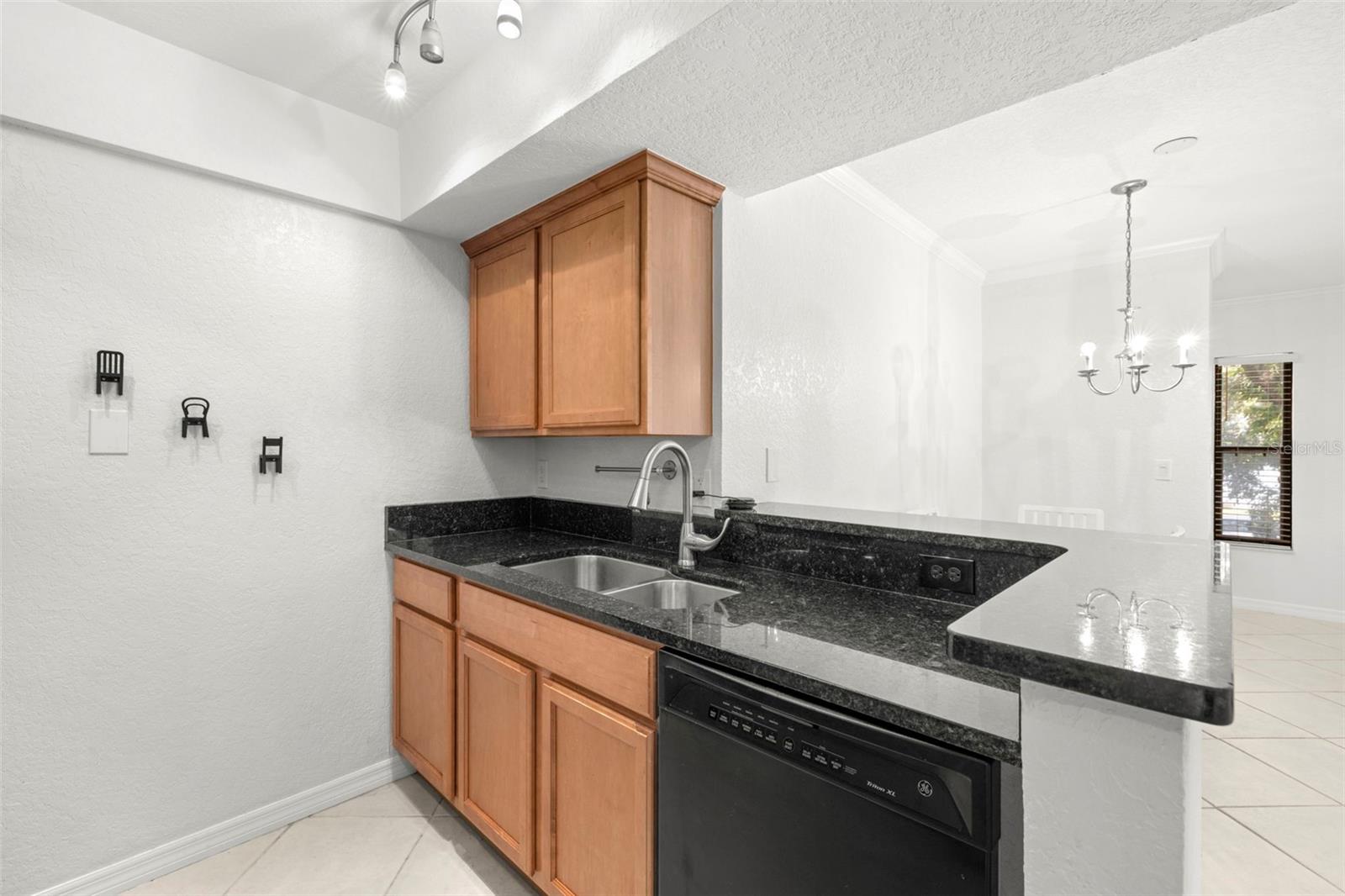 Image 14 of 30 For 710 Lyndhurst Street 223