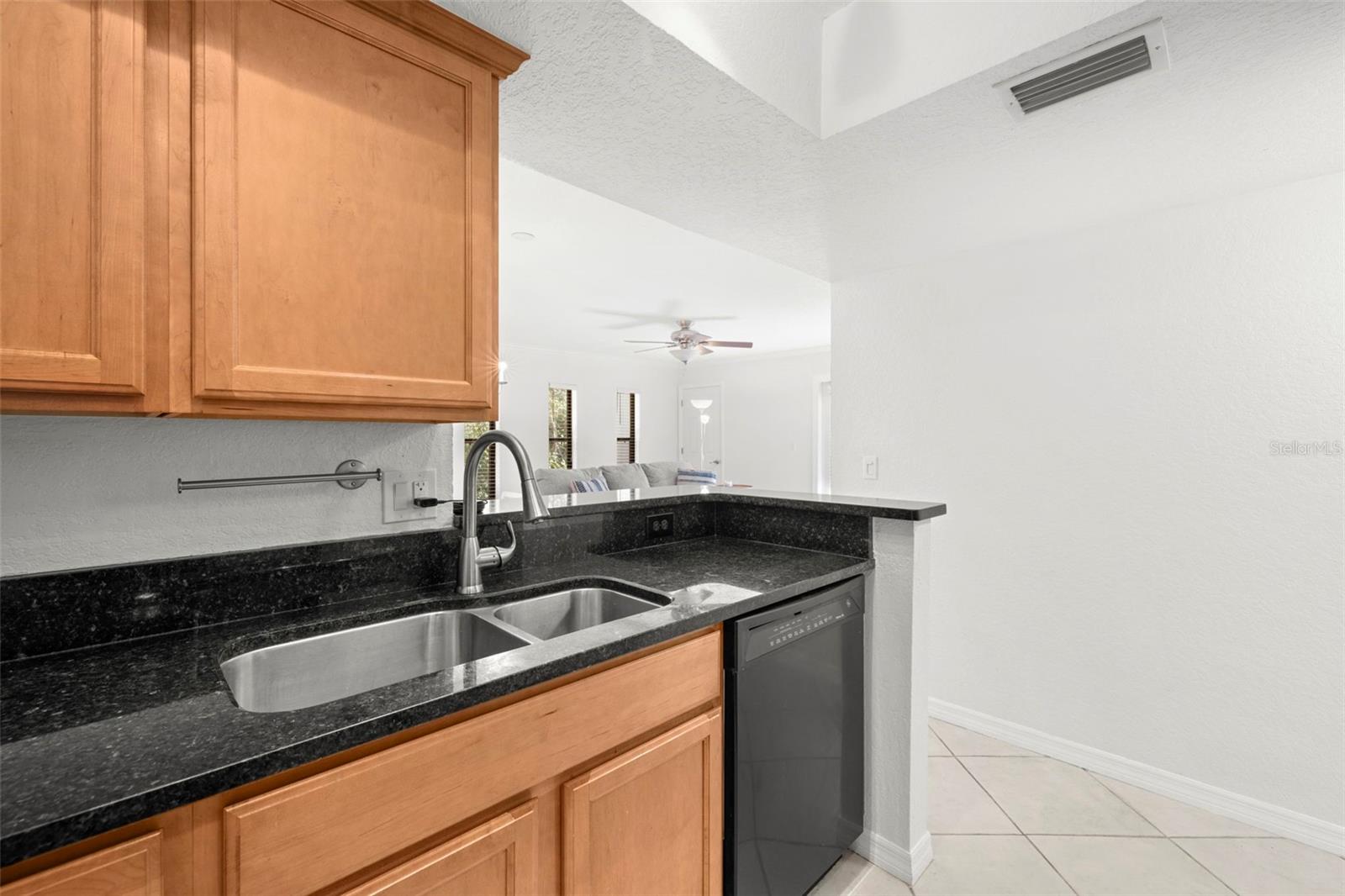 Image 16 of 30 For 710 Lyndhurst Street 223