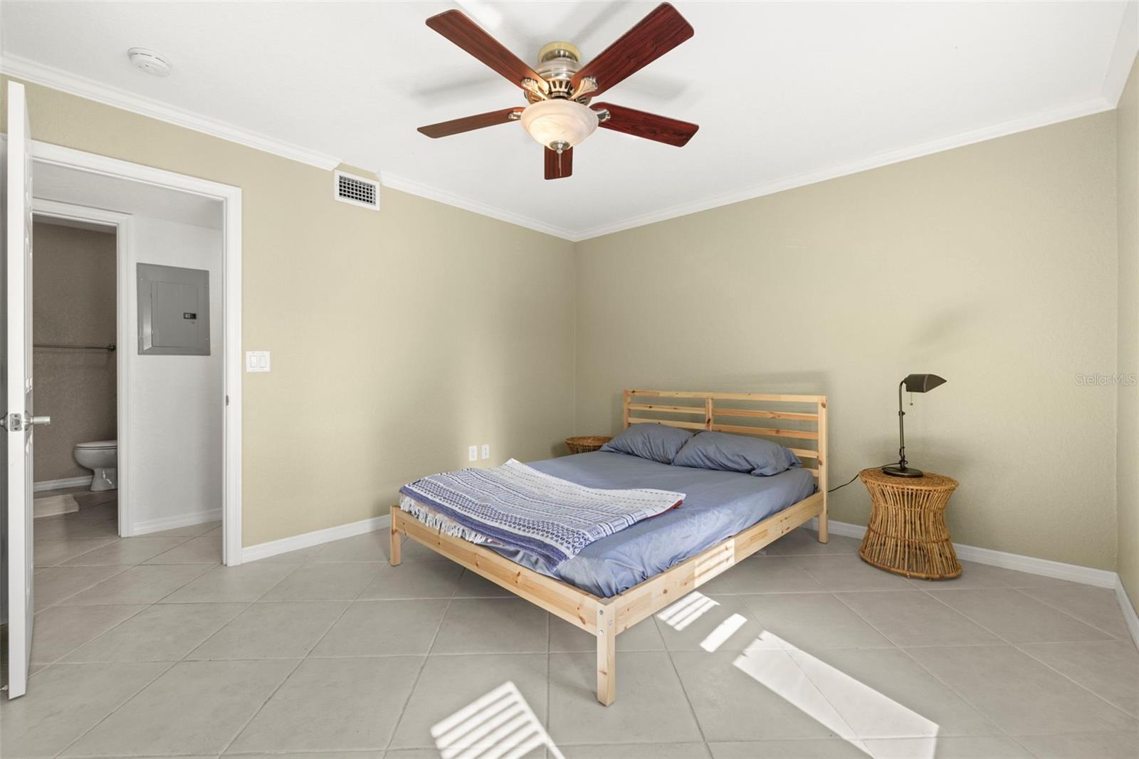 Image 25 of 30 For 710 Lyndhurst Street 223