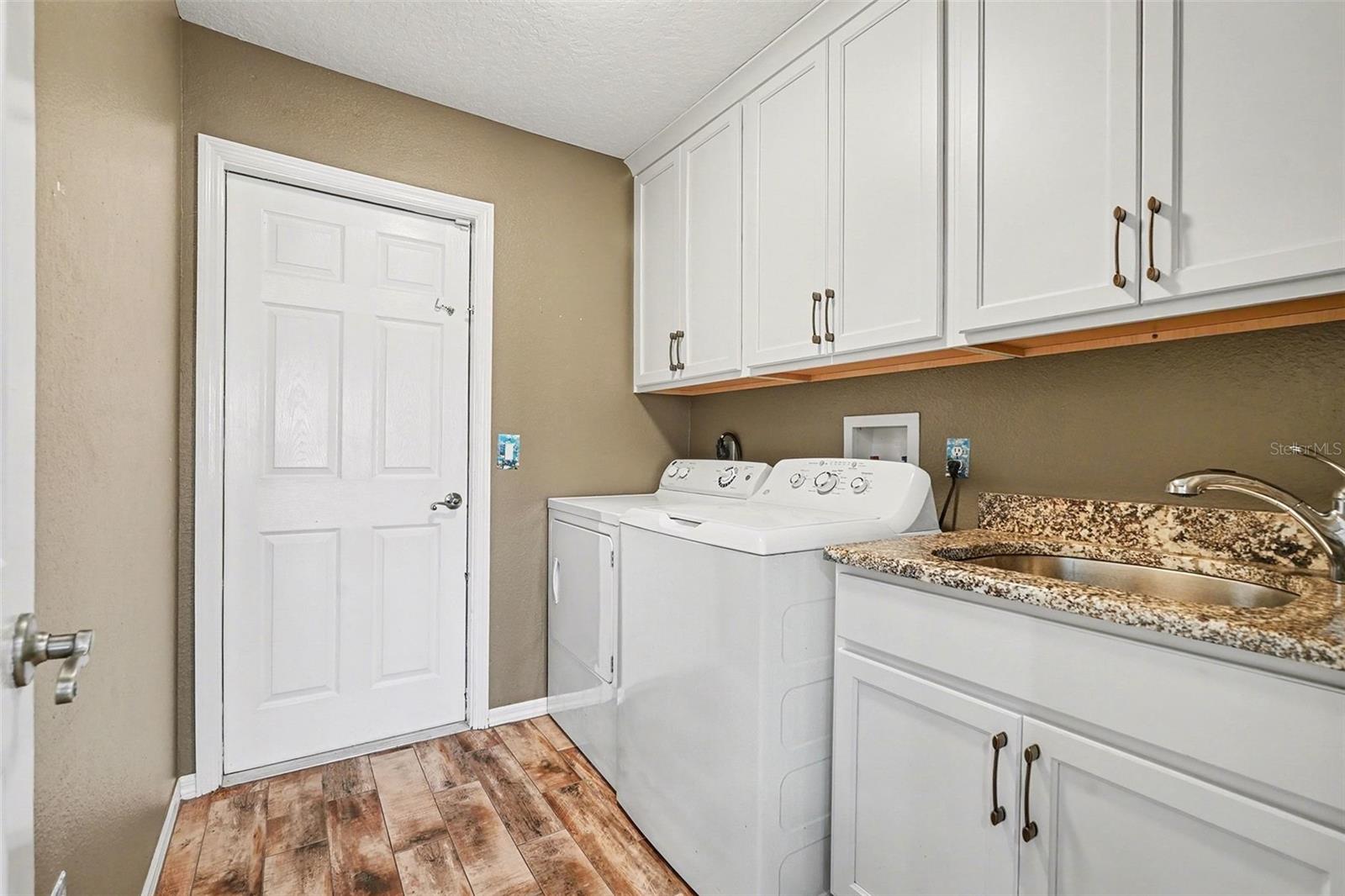 Listing photo id 13 for 16031 Donney Moor Lane