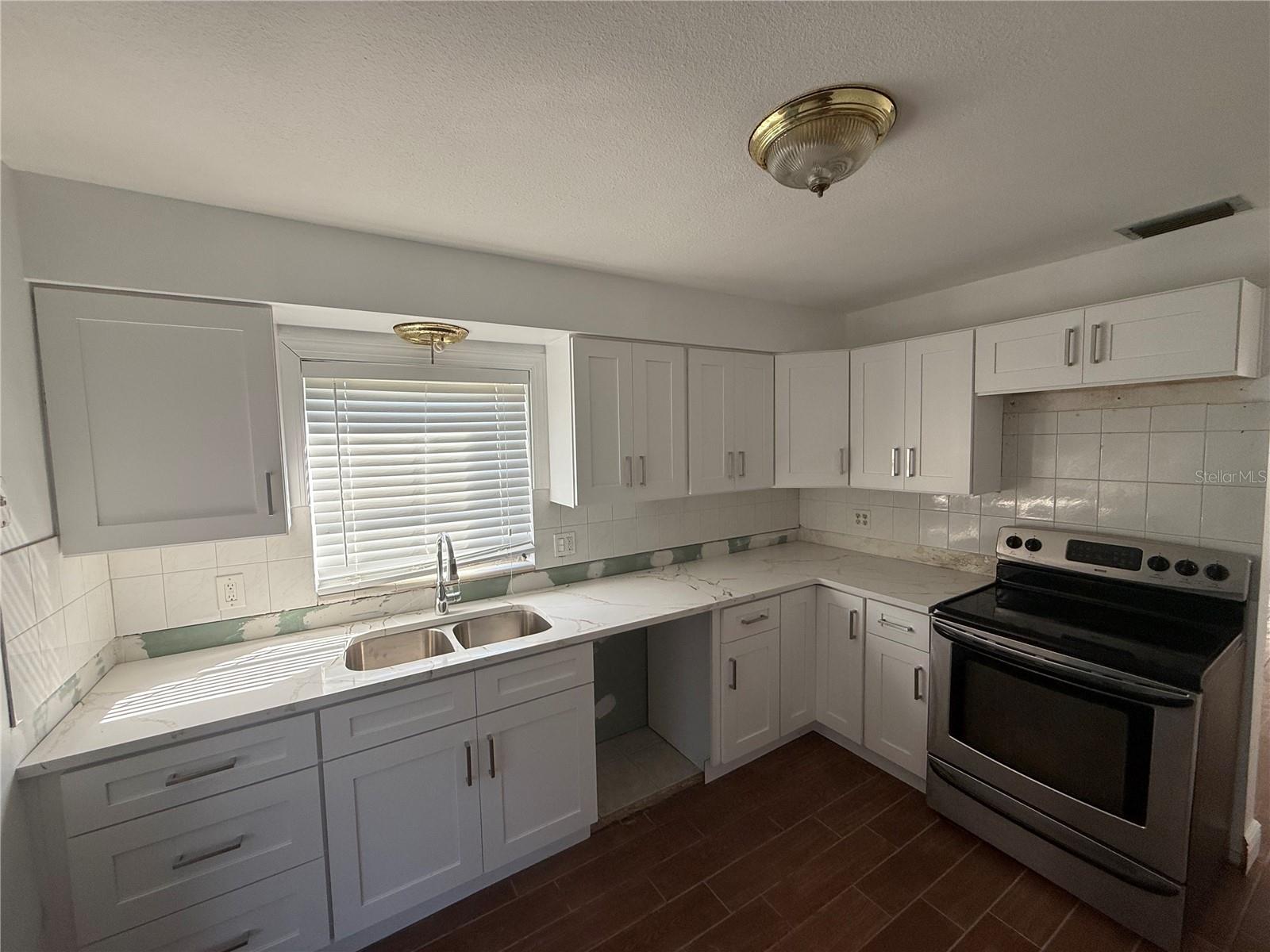 Image 6 of 15 For 1000 49th Street N 115