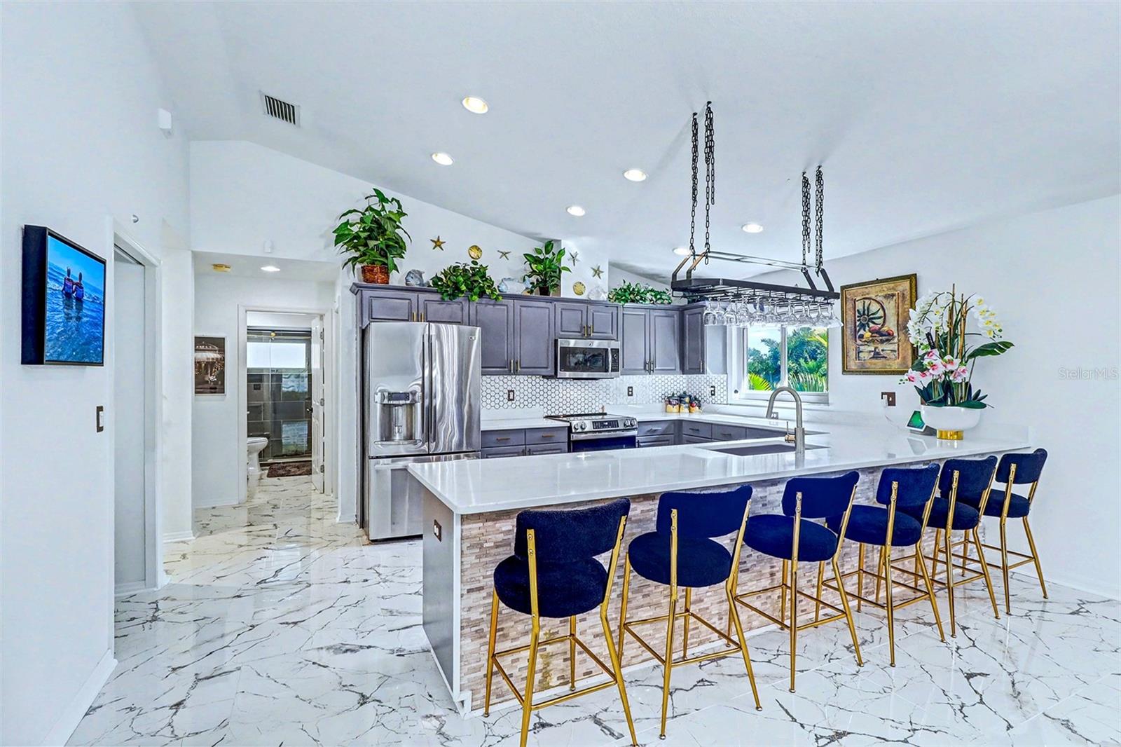 Listing photo id 8 for 15517 Gulf Boulevard