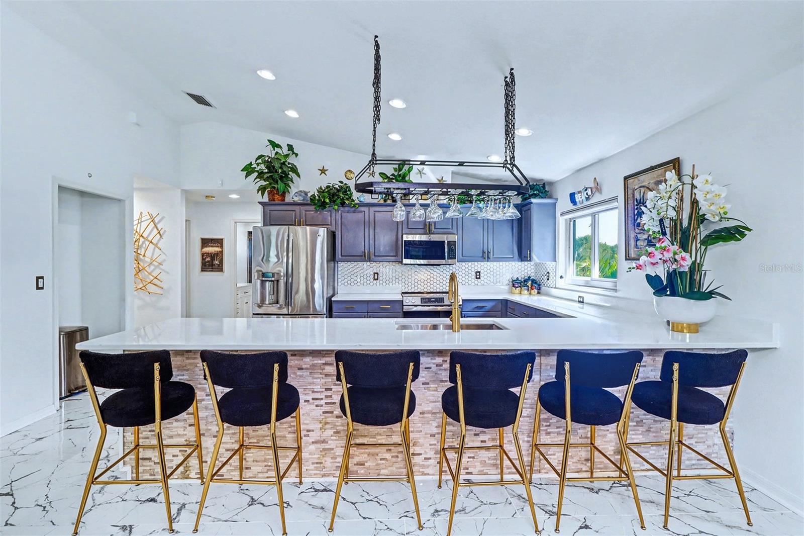 Listing photo id 9 for 15517 Gulf Boulevard