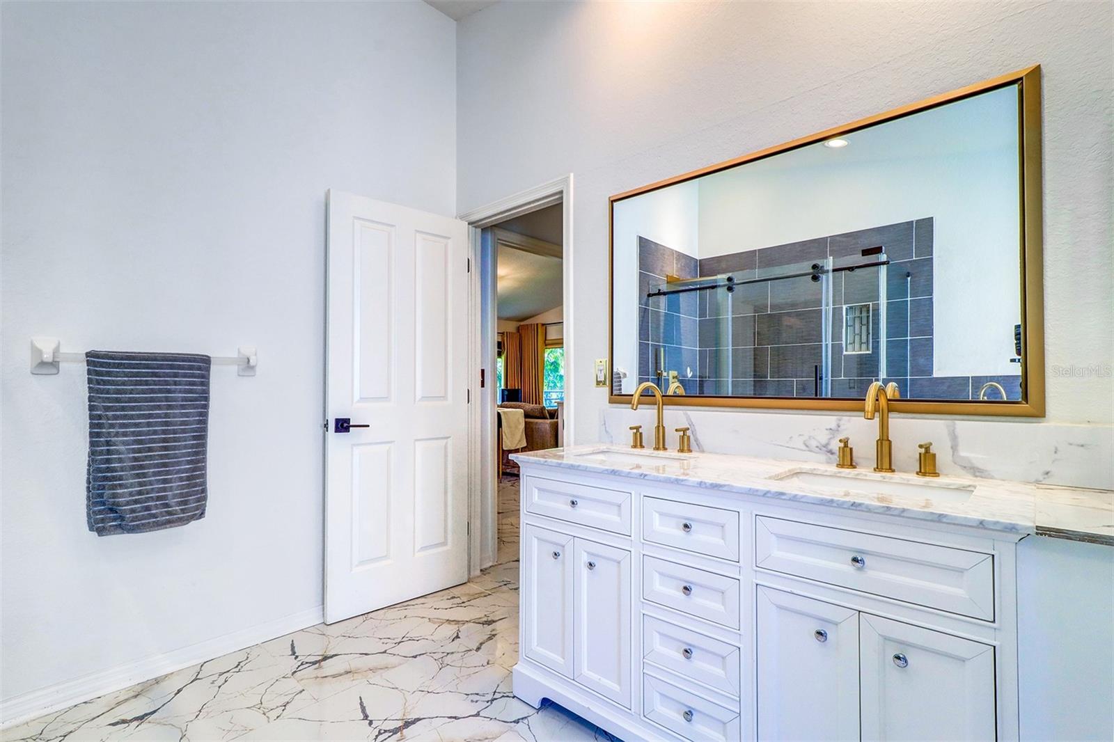 Listing photo id 18 for 15517 Gulf Boulevard