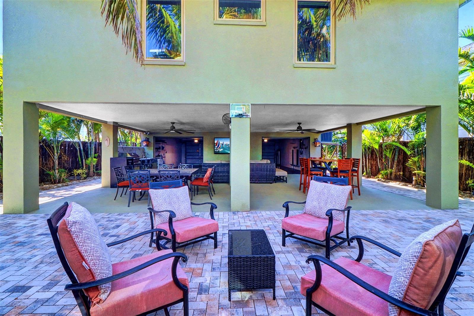 Listing photo id 29 for 15517 Gulf Boulevard