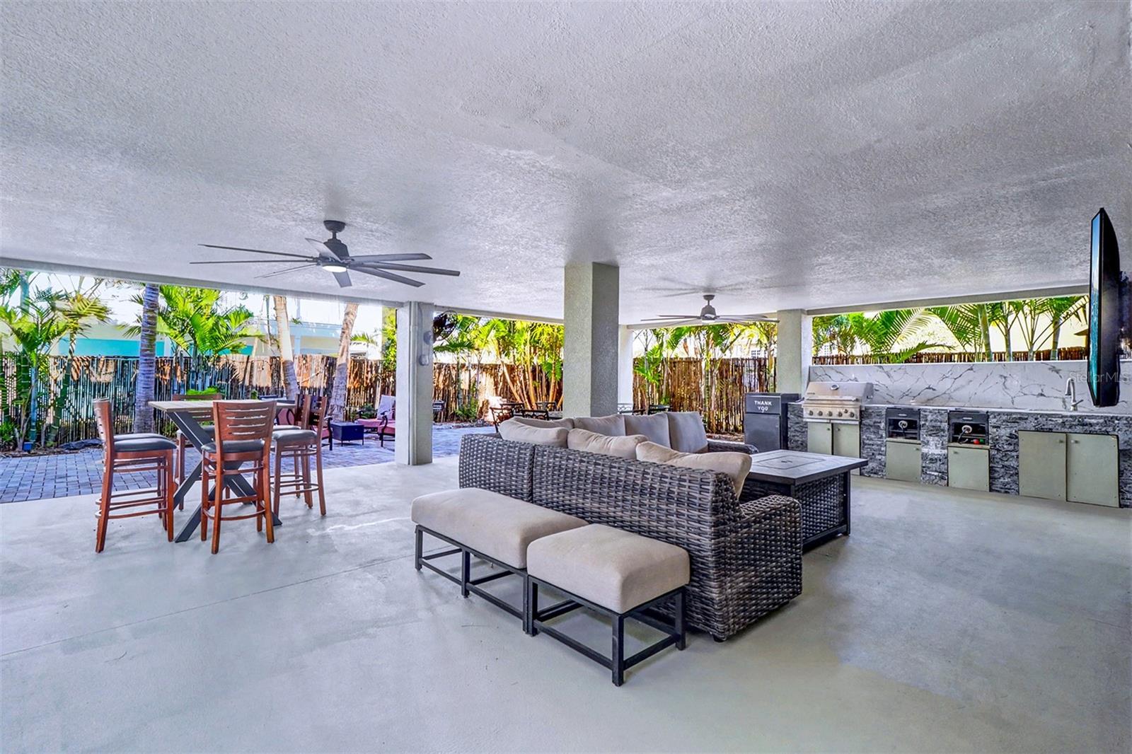 Listing photo id 32 for 15517 Gulf Boulevard