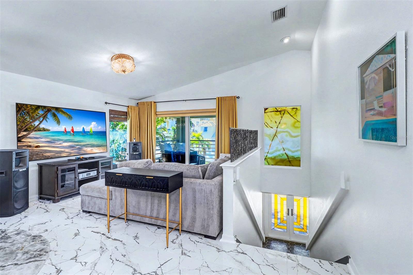 Listing photo id 3 for 15517 Gulf Boulevard