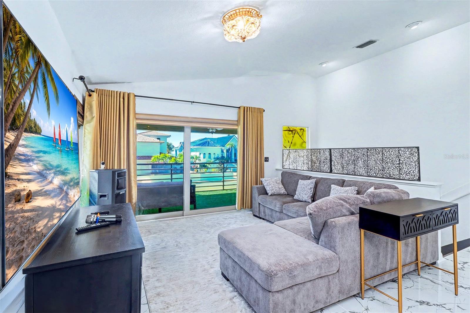 Listing photo id 4 for 15517 Gulf Boulevard