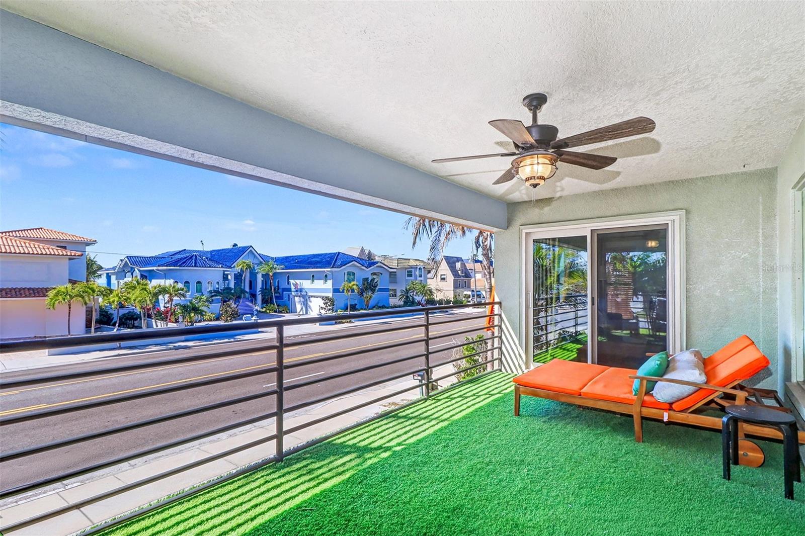 Listing photo id 5 for 15517 Gulf Boulevard