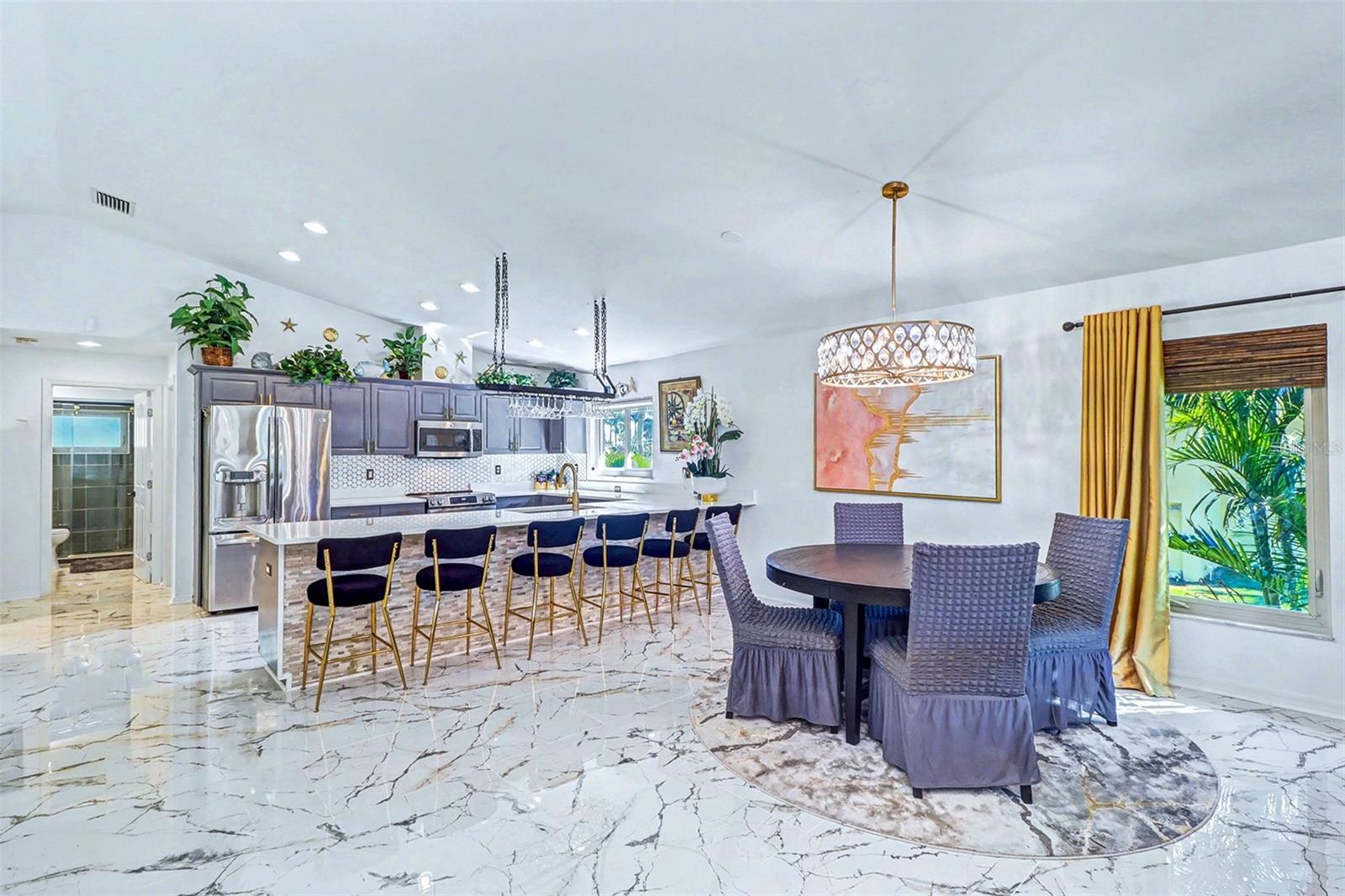 Listing photo id 7 for 15517 Gulf Boulevard