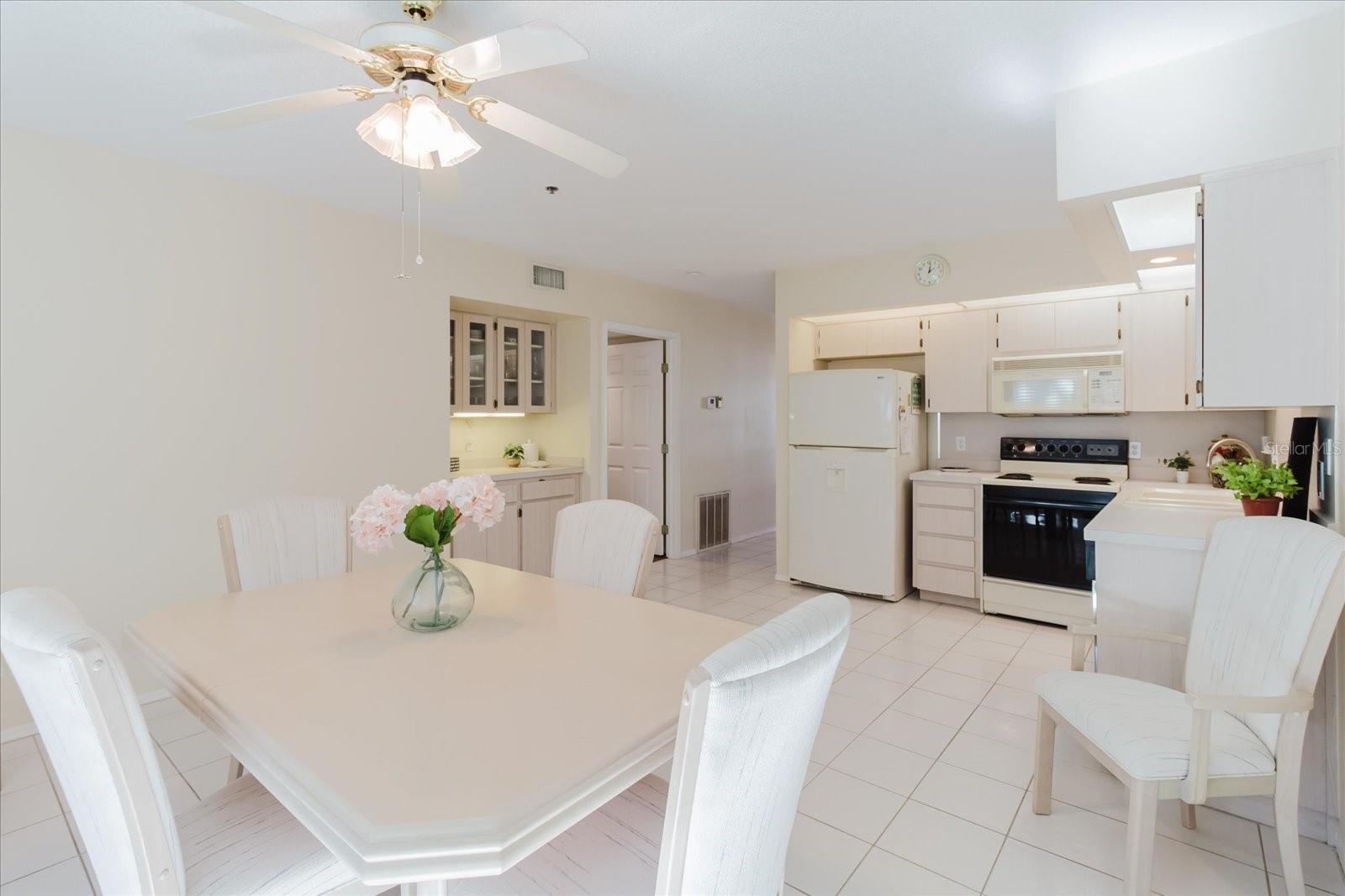 Image 24 of 75 For 2209 Utopian Drive E 207