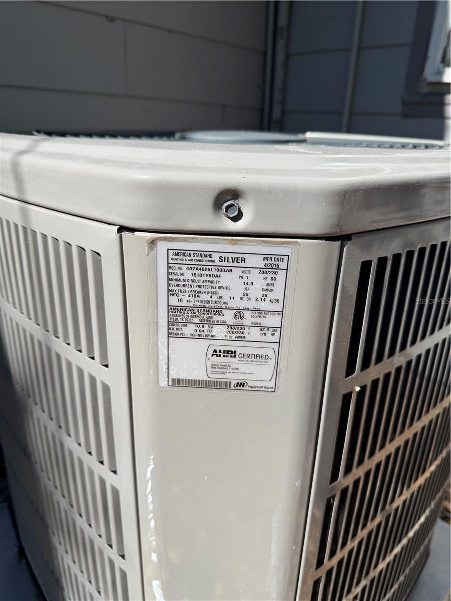 Image 16 of 17 For 2332 Grove Street S