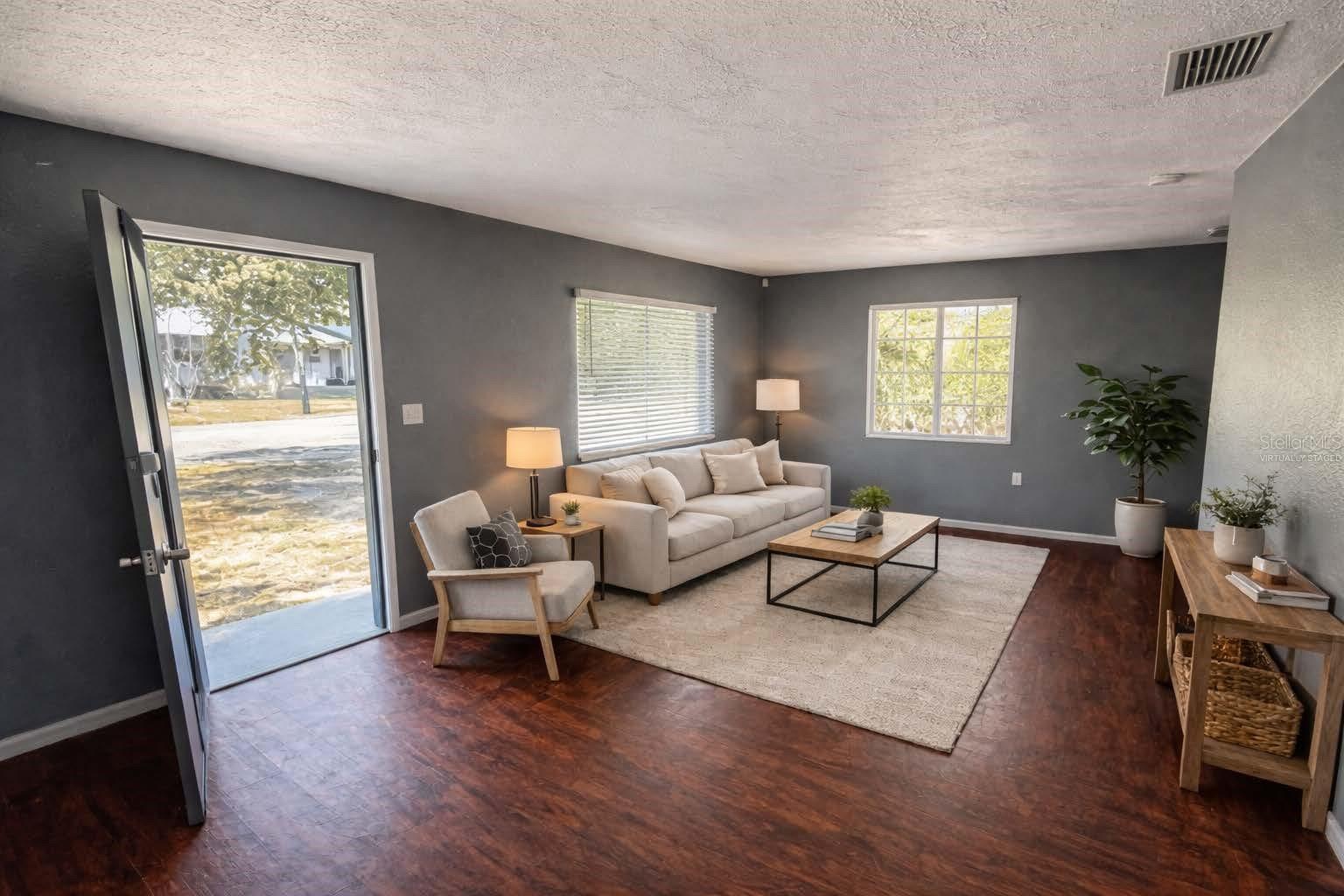 Image 2 of 17 For 2332 Grove Street S