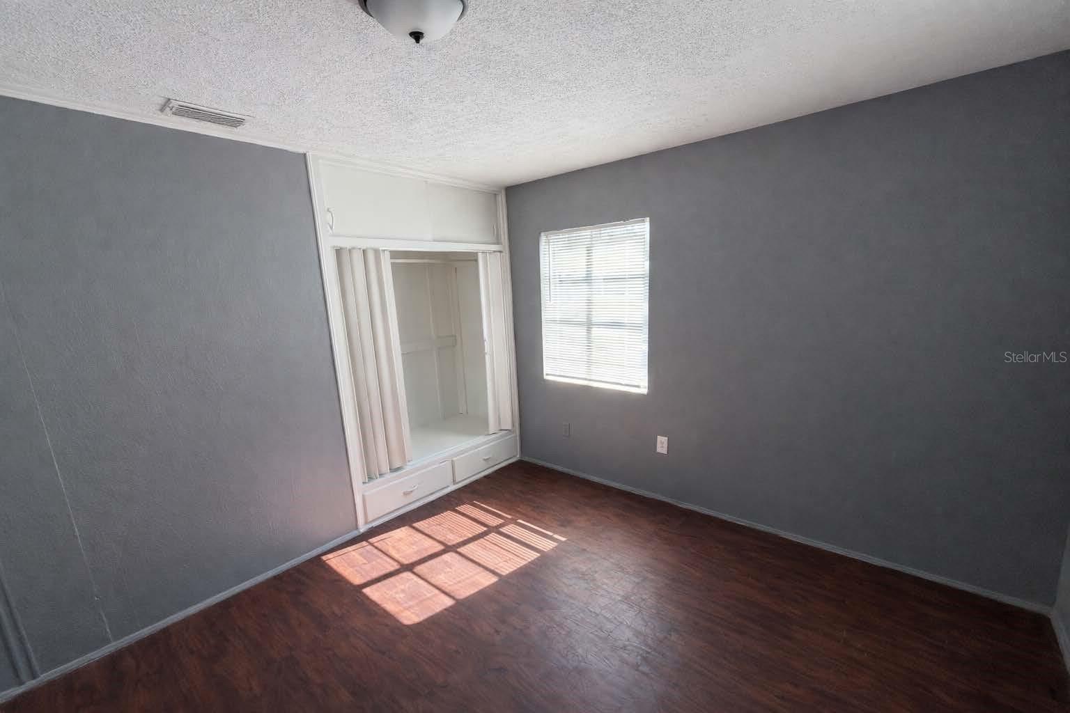 Image 7 of 17 For 2332 Grove Street S