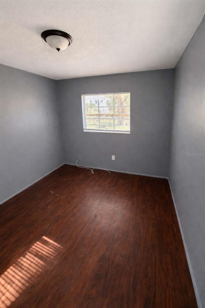 Image 8 of 17 For 2332 Grove Street S