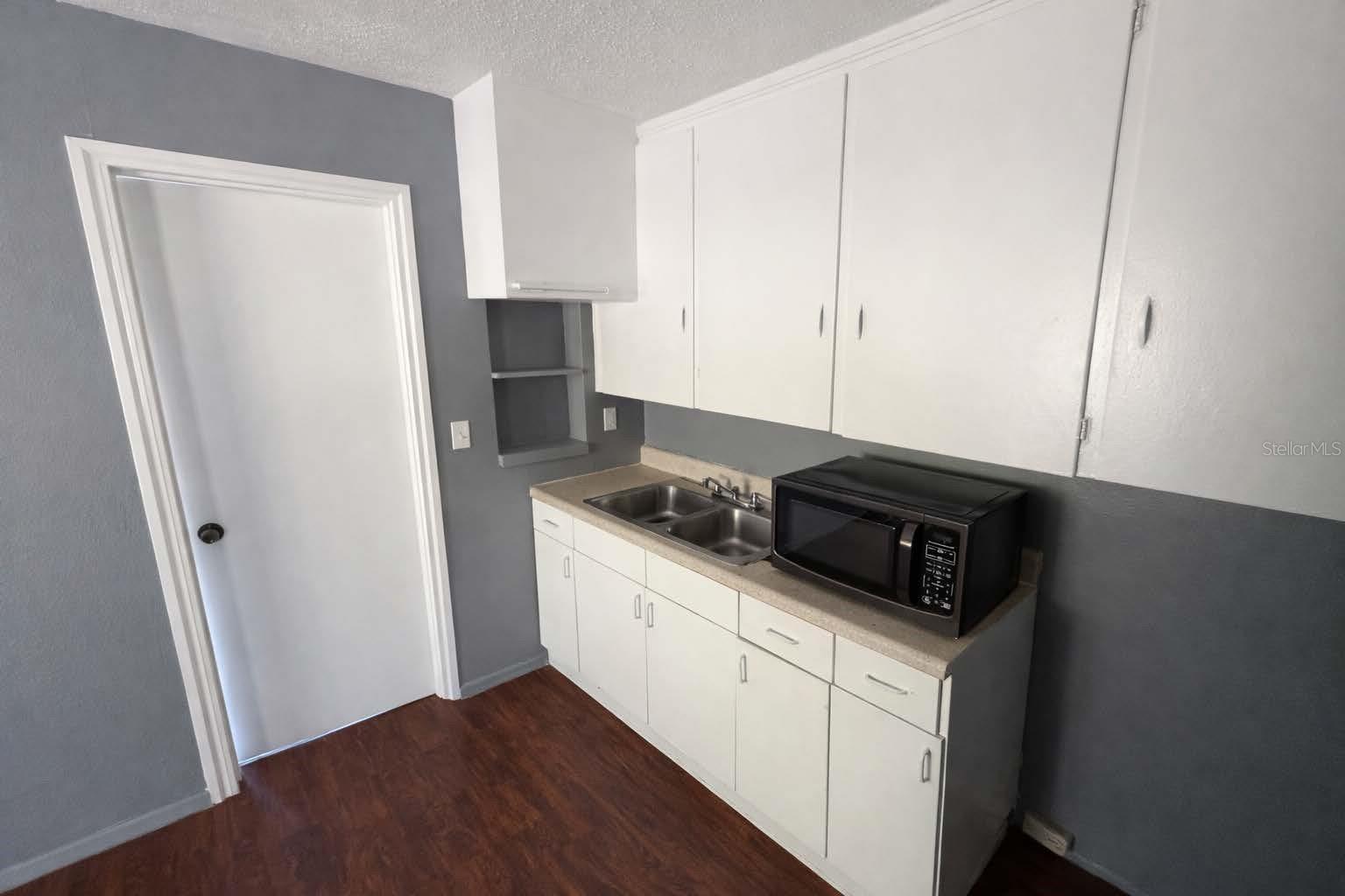 Image 9 of 17 For 2332 Grove Street S