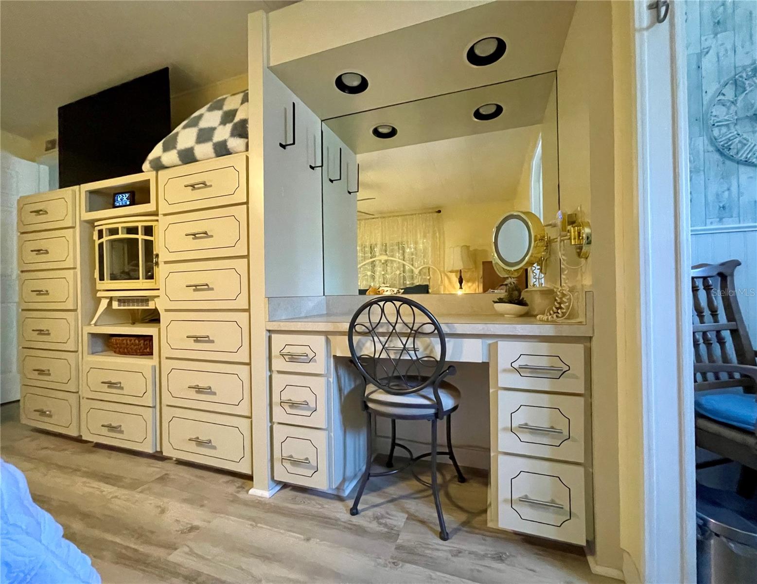 Image 12 of 31 For 105 Pinebark Drive