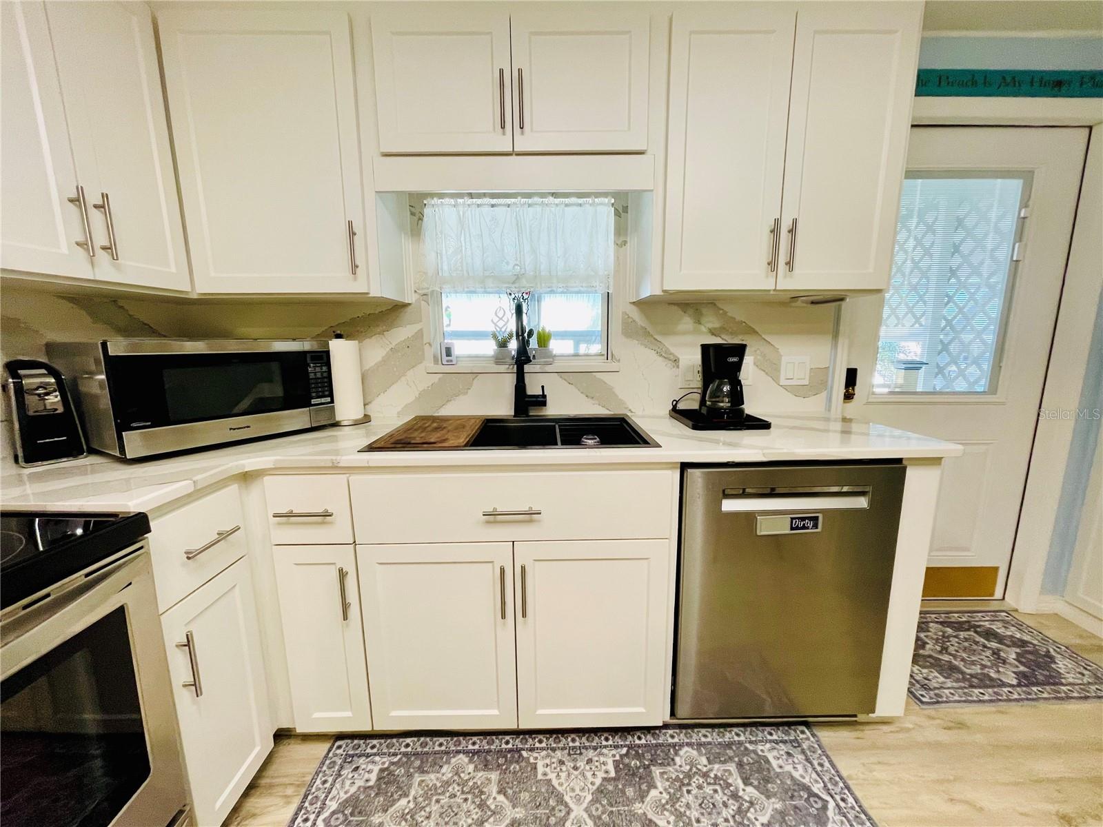 Image 4 of 31 For 105 Pinebark Drive