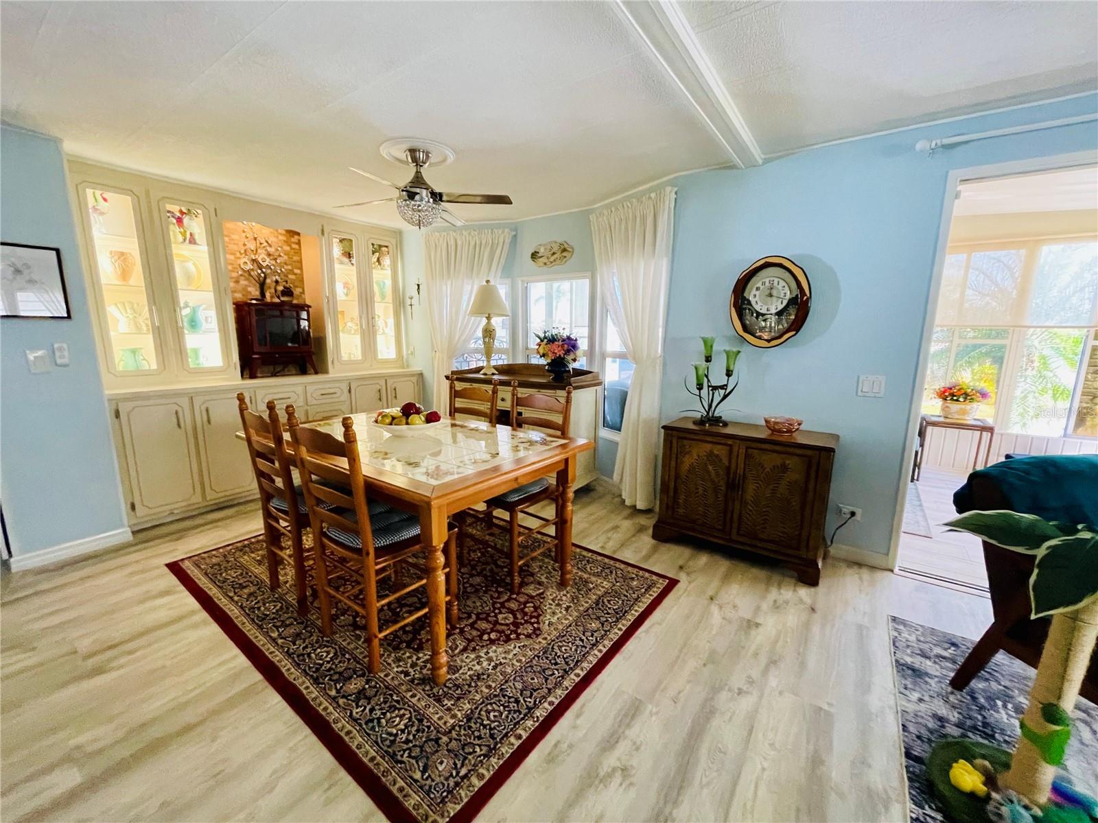 Image 6 of 31 For 105 Pinebark Drive