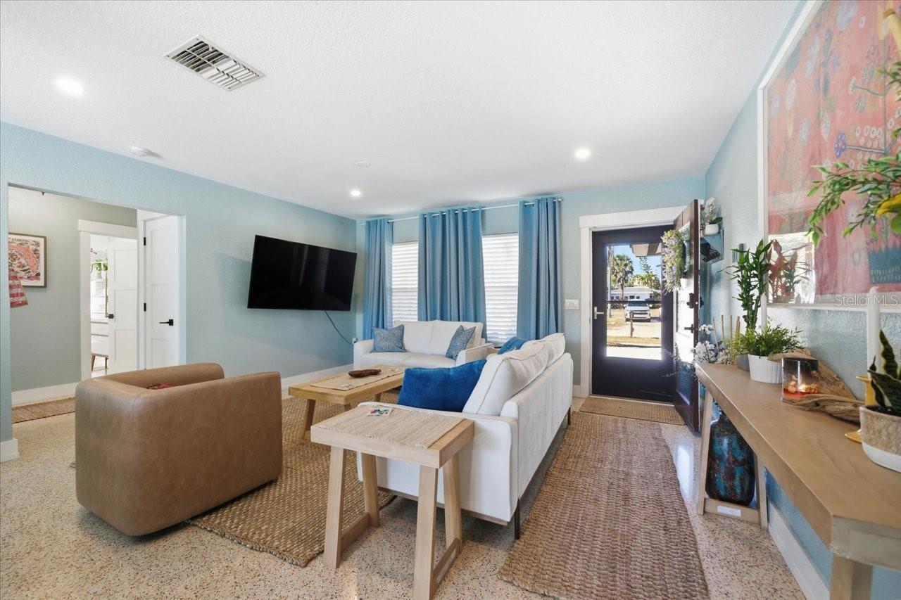 Image 14 of 75 For 937 Bruce Avenue