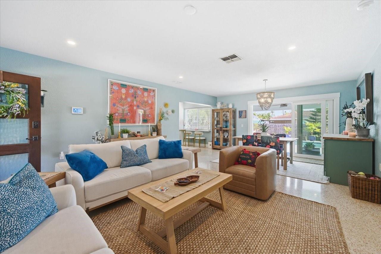 Image 16 of 75 For 937 Bruce Avenue