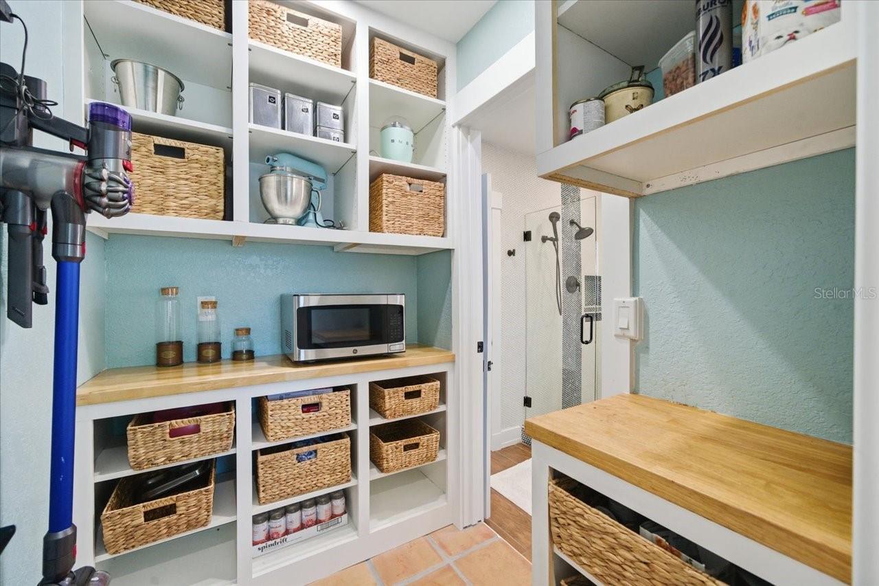 Image 25 of 75 For 937 Bruce Avenue