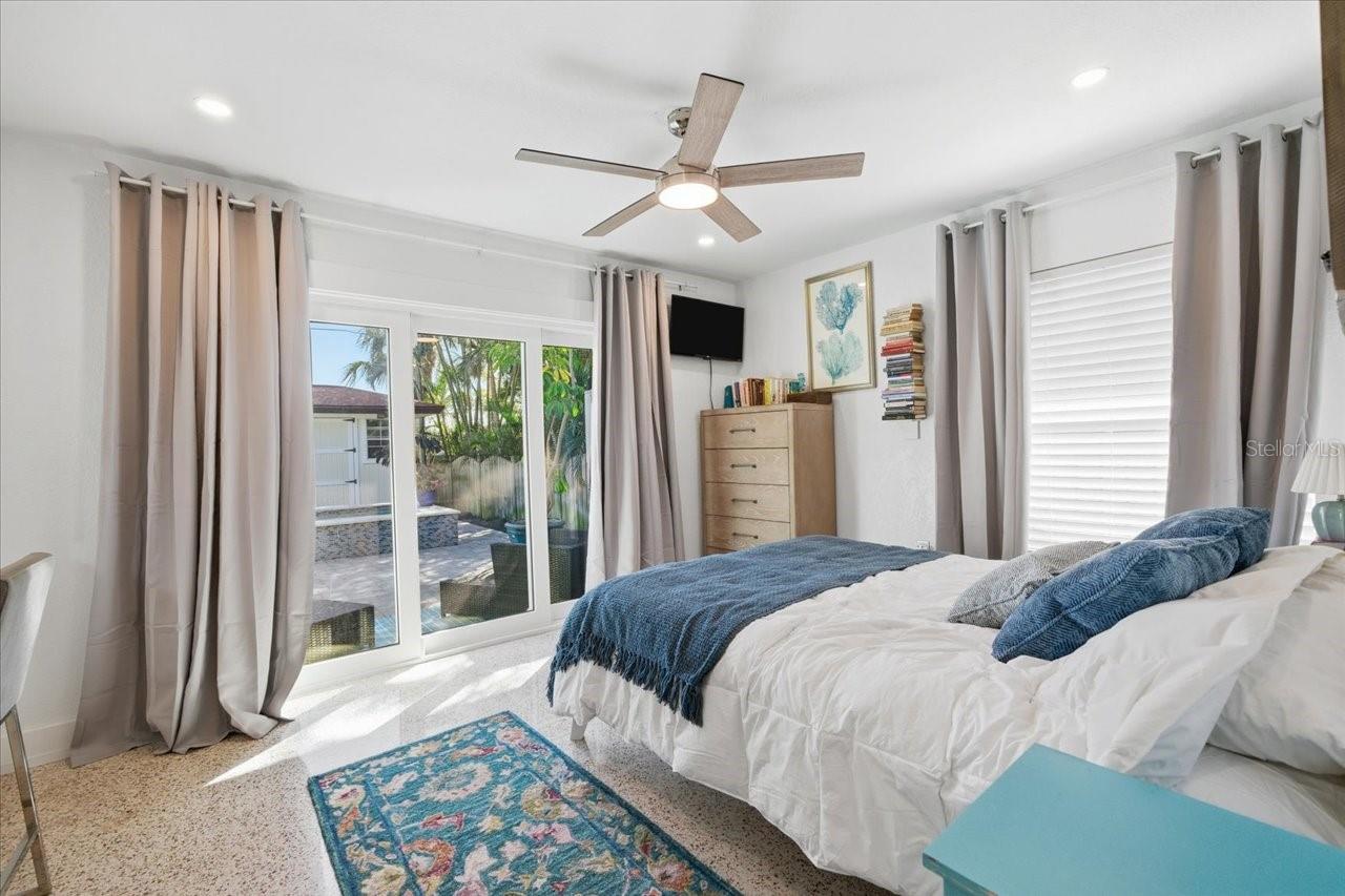 Image 31 of 75 For 937 Bruce Avenue