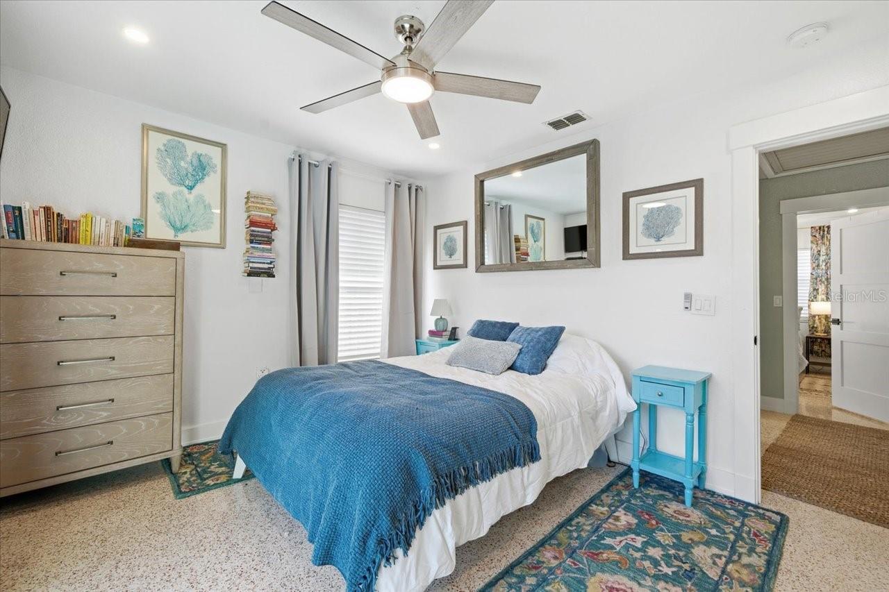 Image 33 of 75 For 937 Bruce Avenue