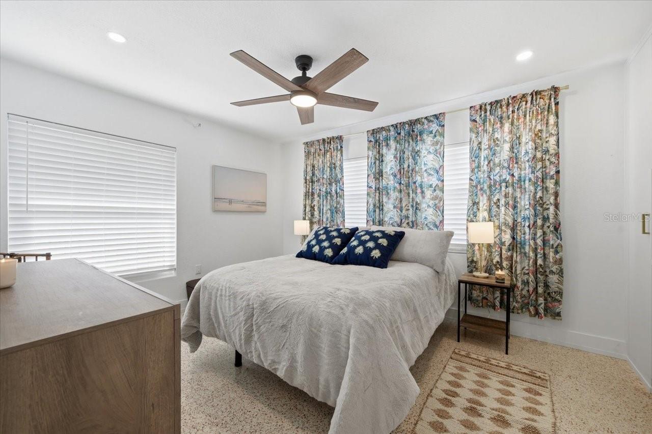 Image 34 of 75 For 937 Bruce Avenue