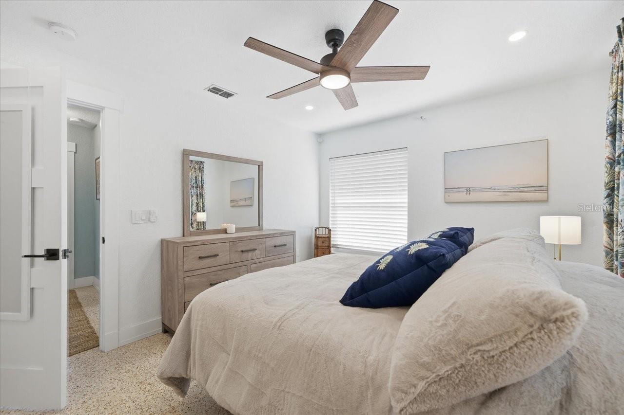 Image 35 of 75 For 937 Bruce Avenue