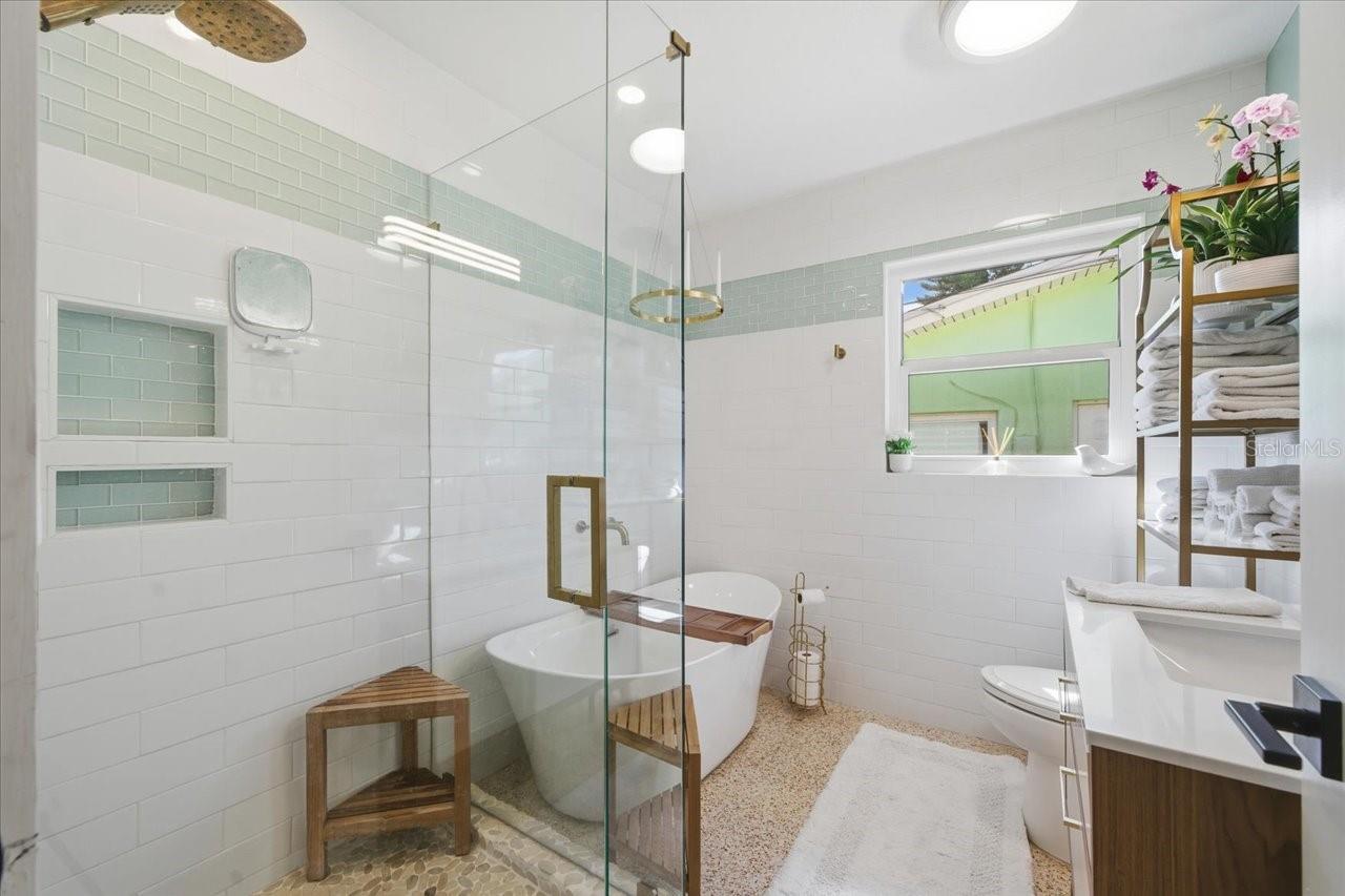 Image 38 of 75 For 937 Bruce Avenue