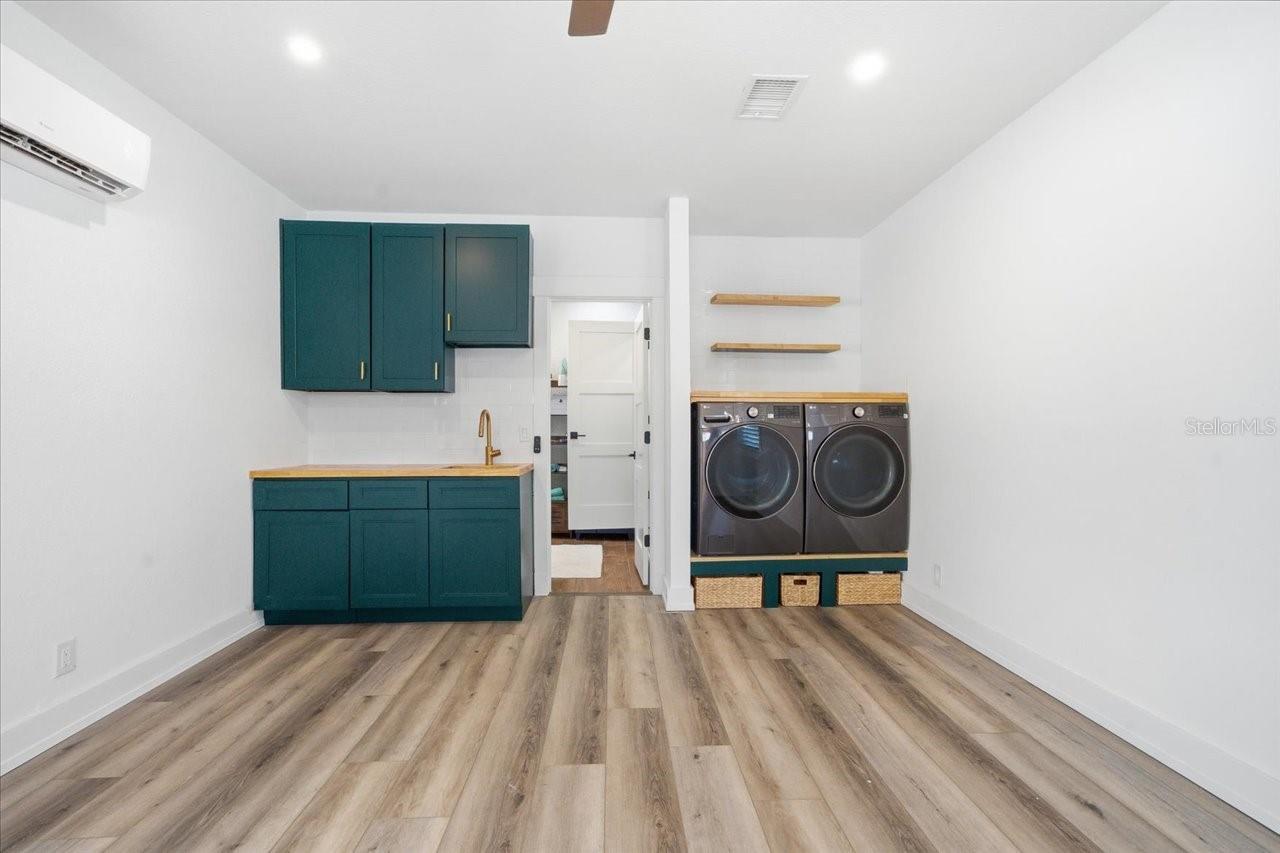 Image 42 of 75 For 937 Bruce Avenue