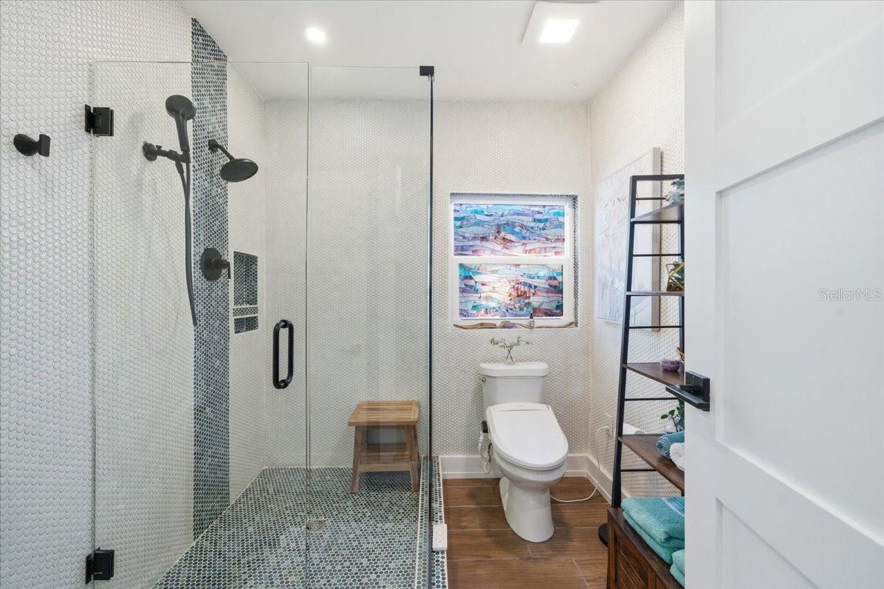 Image 43 of 75 For 937 Bruce Avenue