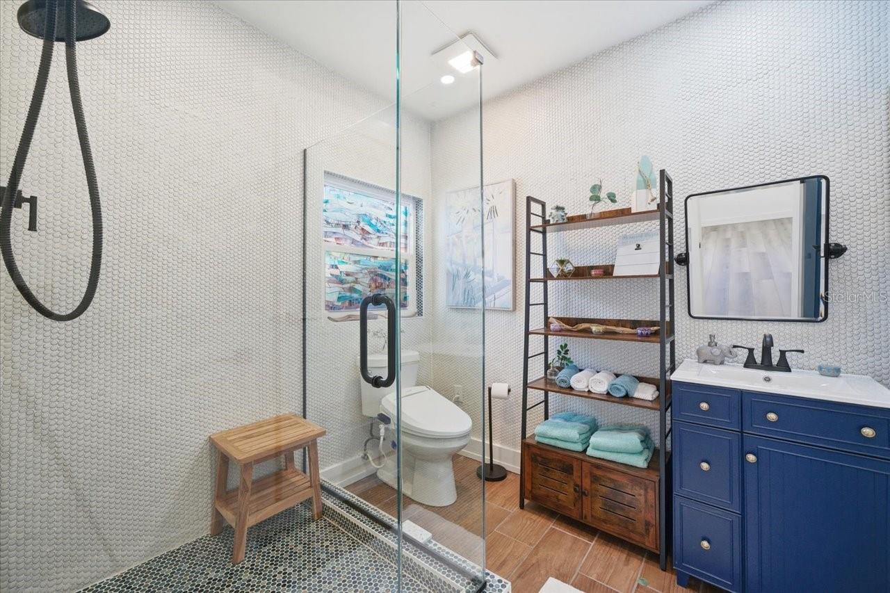 Image 44 of 75 For 937 Bruce Avenue