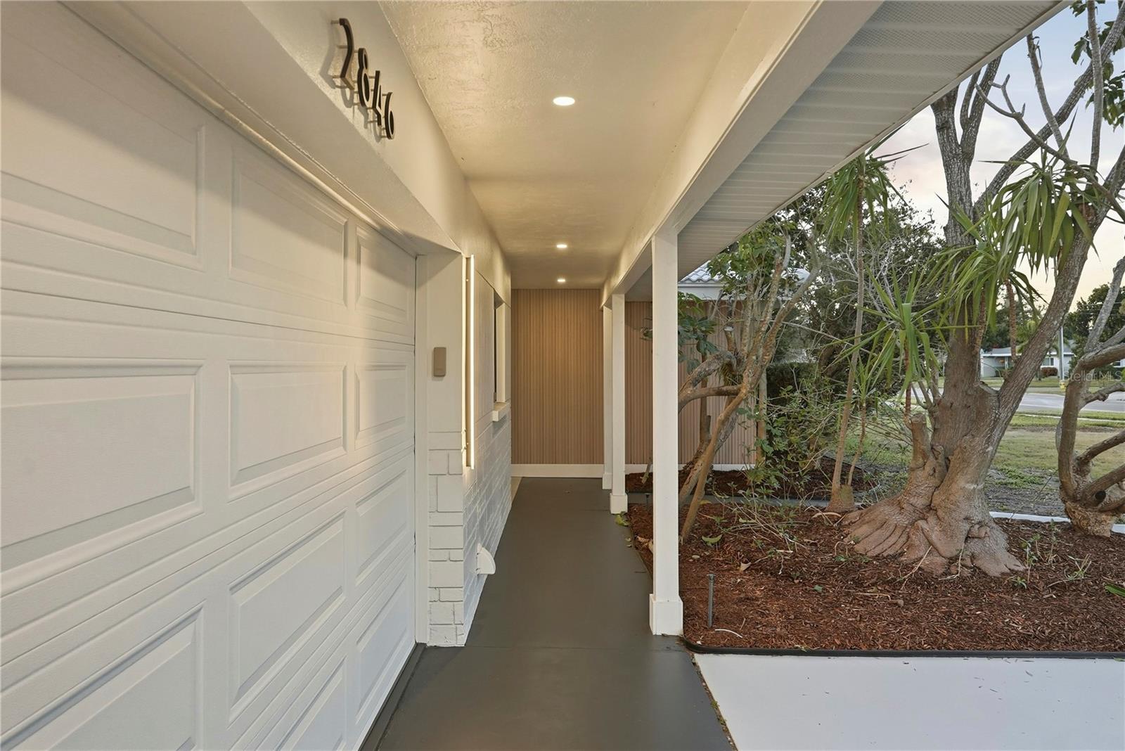 Listing photo id 8 for 2846 Pinellas Point Drive S