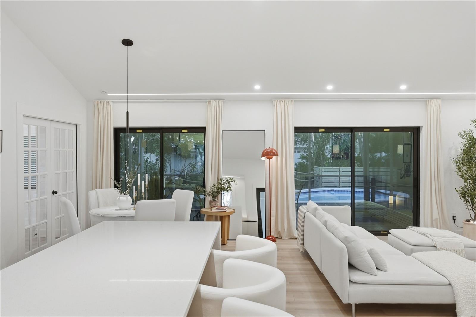 Listing photo id 9 for 2846 Pinellas Point Drive S