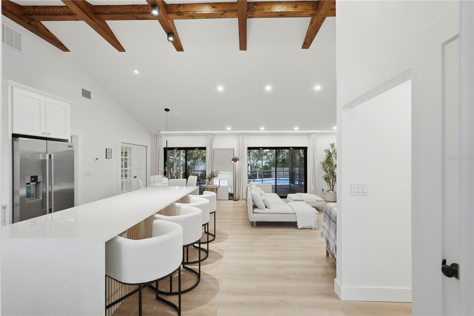 Listing photo id 13 for 2846 Pinellas Point Drive S