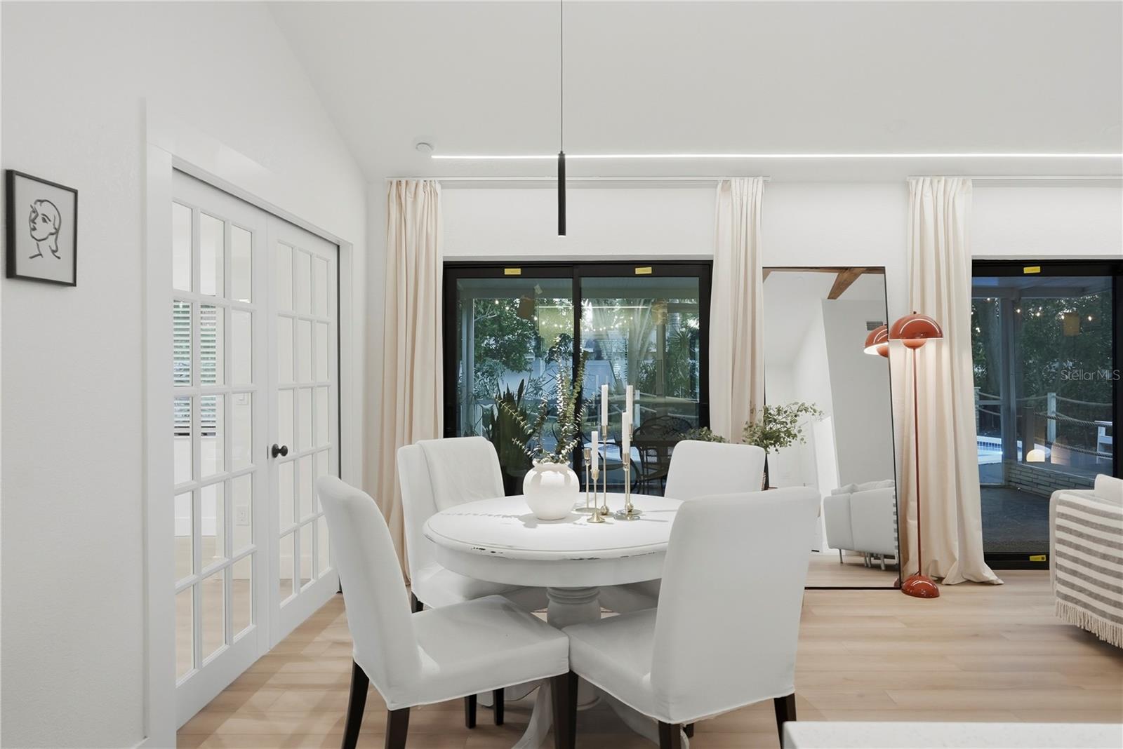 Listing photo id 14 for 2846 Pinellas Point Drive S