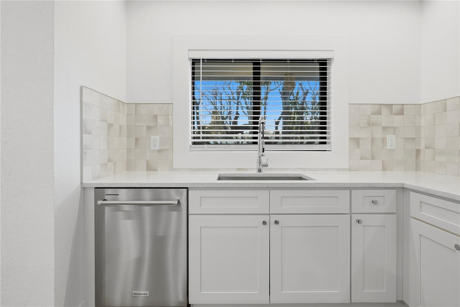 Listing photo id 15 for 2846 Pinellas Point Drive S