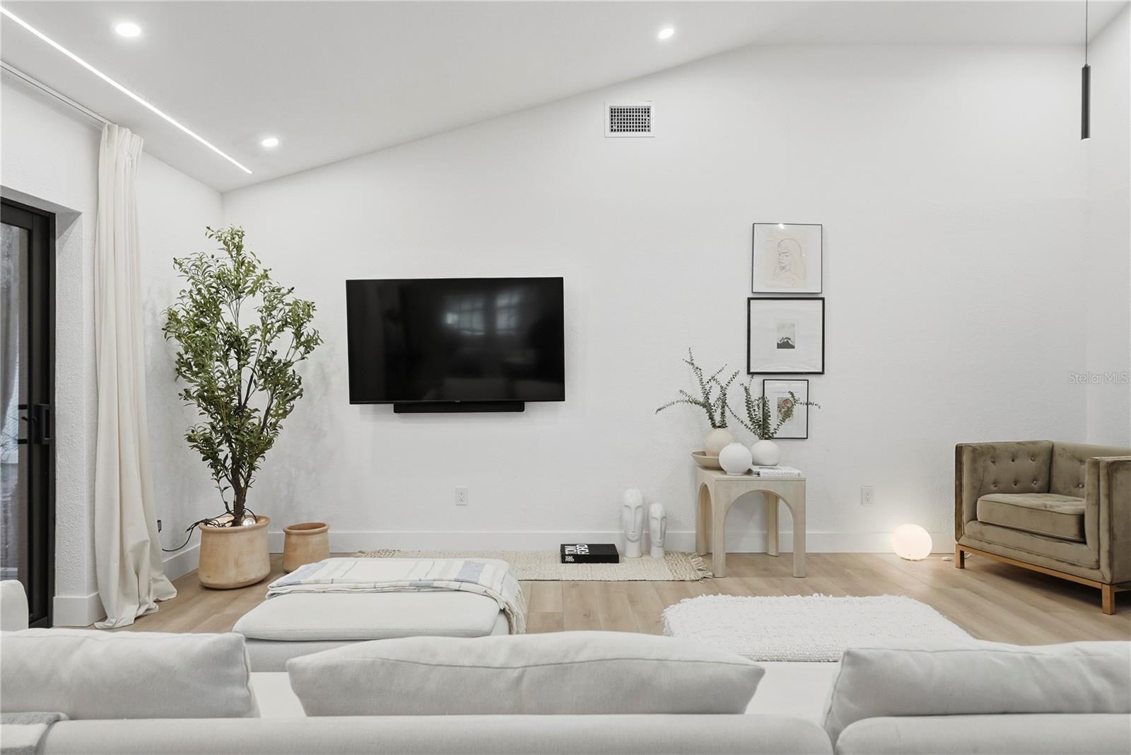 Listing photo id 18 for 2846 Pinellas Point Drive S