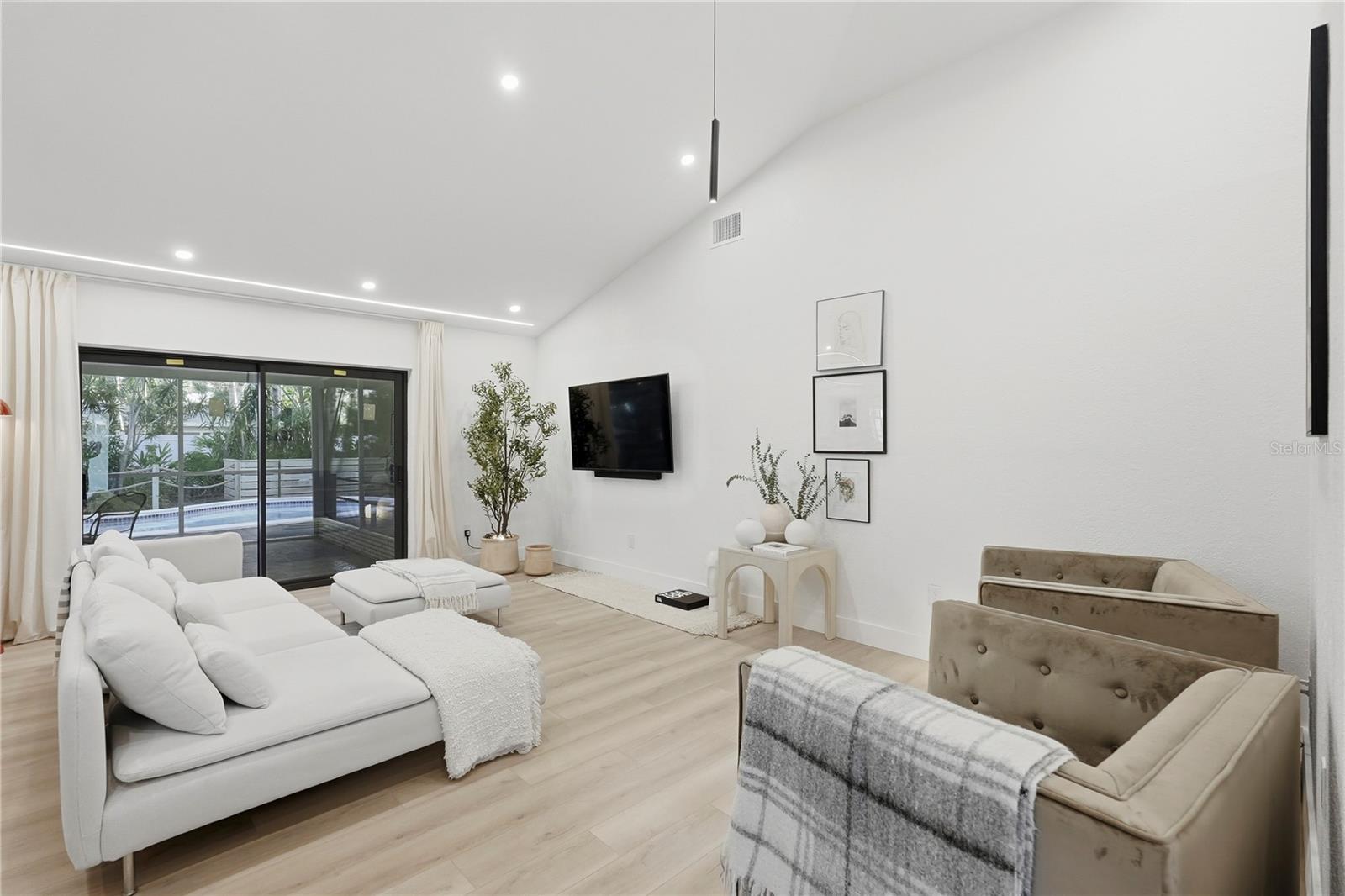 Listing photo id 20 for 2846 Pinellas Point Drive S